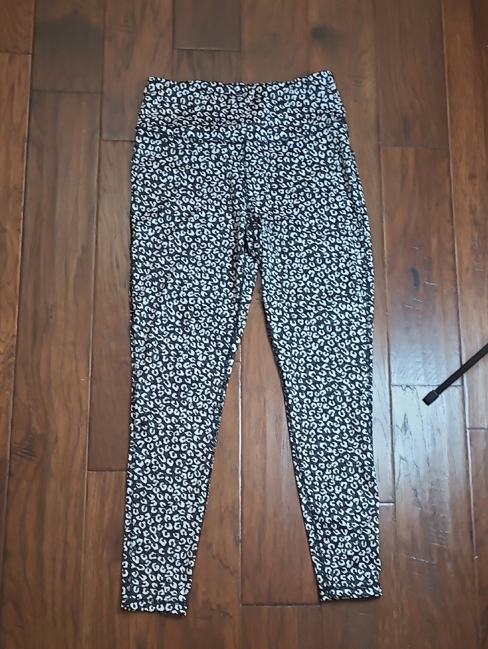 Cabana by Crown & Ivy Black & White Abstract Print Leggings size Medium